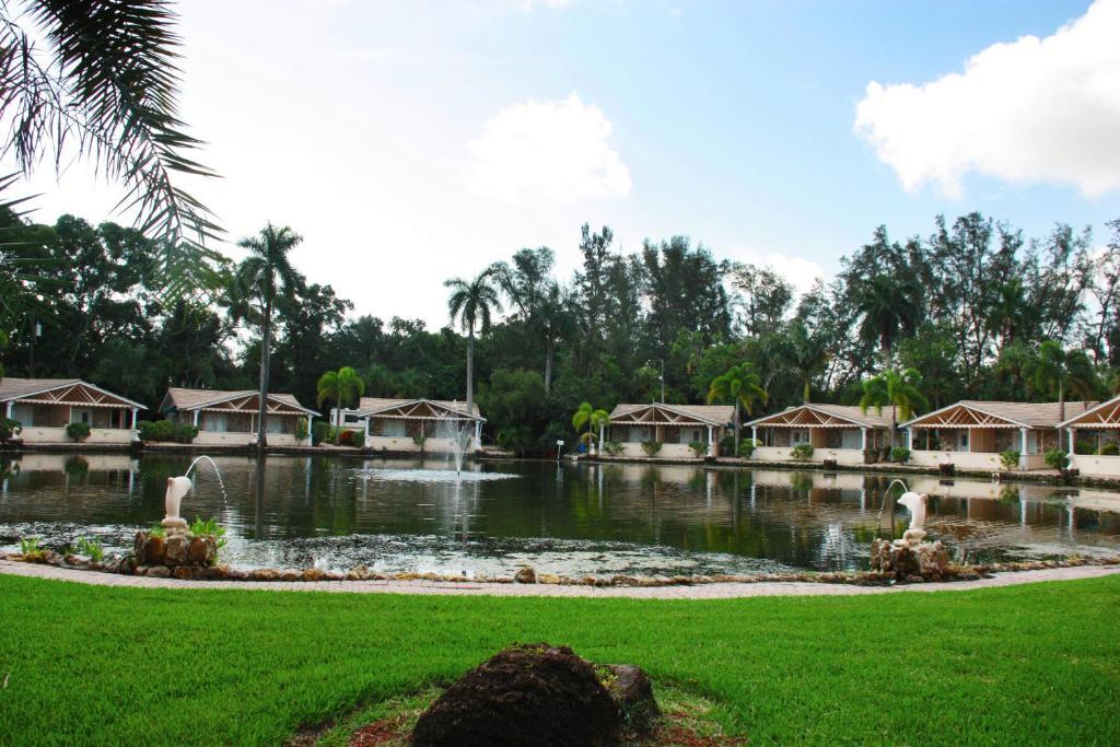 Rock Lake Not Open Due To Hurricane Damages Hotel Форт Майерс Екстериор снимка